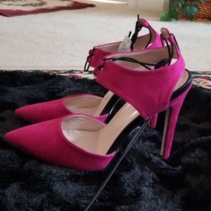 Pointed toe heel